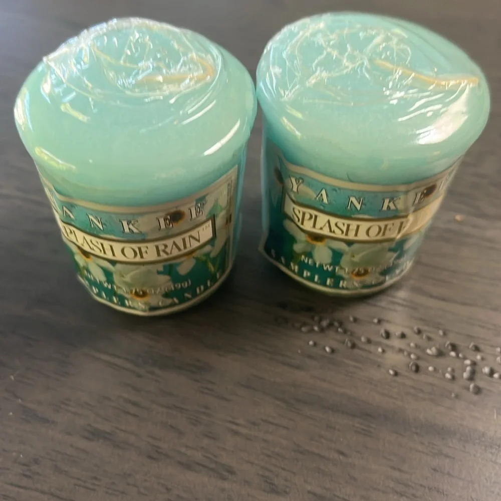 Yankee Candle - Splash of Rain sampler size. Votive. Set of 2. Discontinued NWT